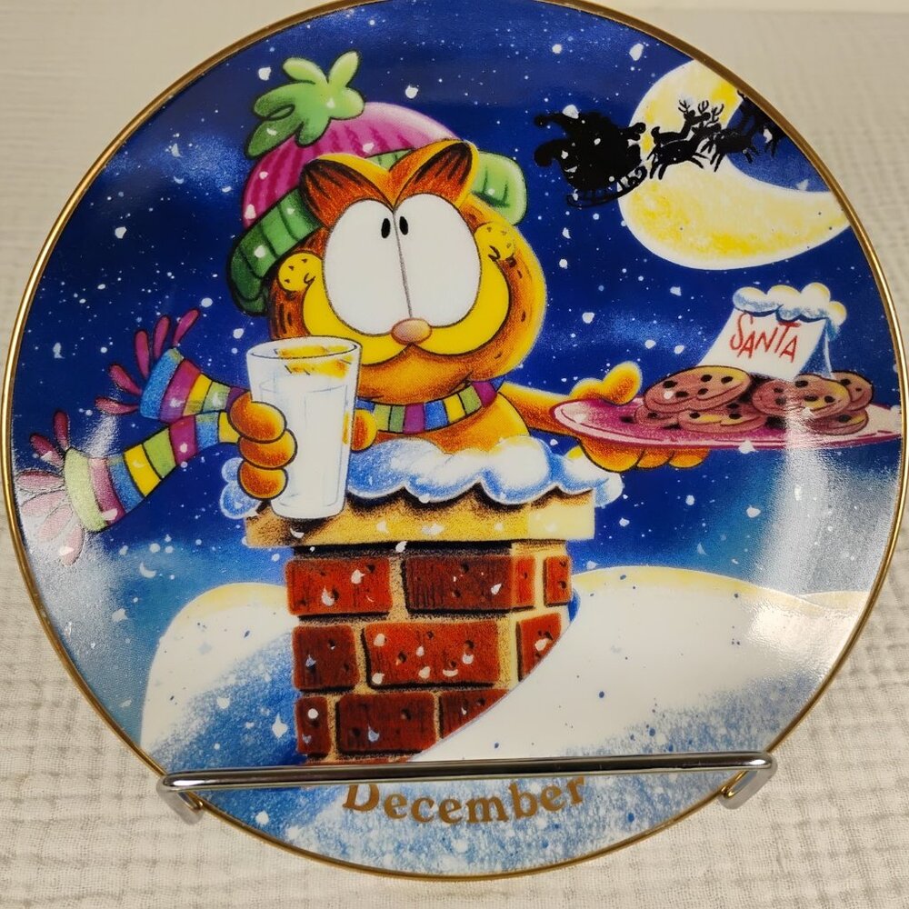 Vintage Garfield Calendar Plate December Paws Collectible